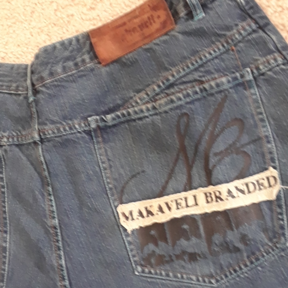 MAKAVELI BRANDED SHORTS..SIZE 44